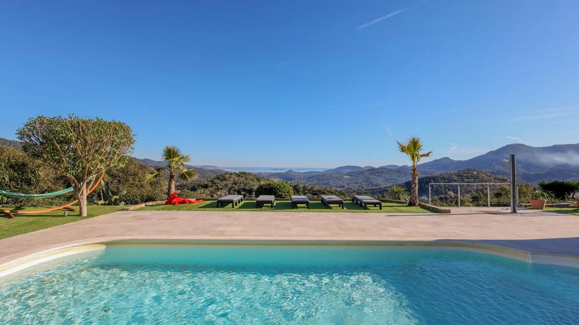 Superbe Villa Avec Vue Mer Sur Baie De Cannes Les Adrets-de-l'Esterel